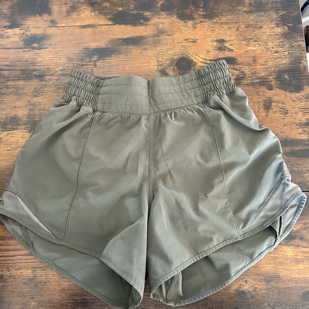 Lululemon Women's Green Hotty Hot 4” Shorts
